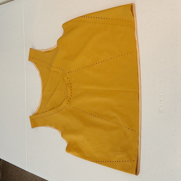 Athleta NWOT Perforated Terra Crop Tank - Picture 3 of 10